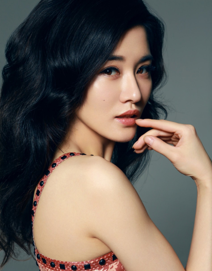 时尚大气的吉林女星邢宇菲