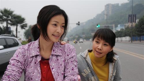 普法栏目剧演员秦丹现身活动气质非凡被指潜规则上位亲自回怼