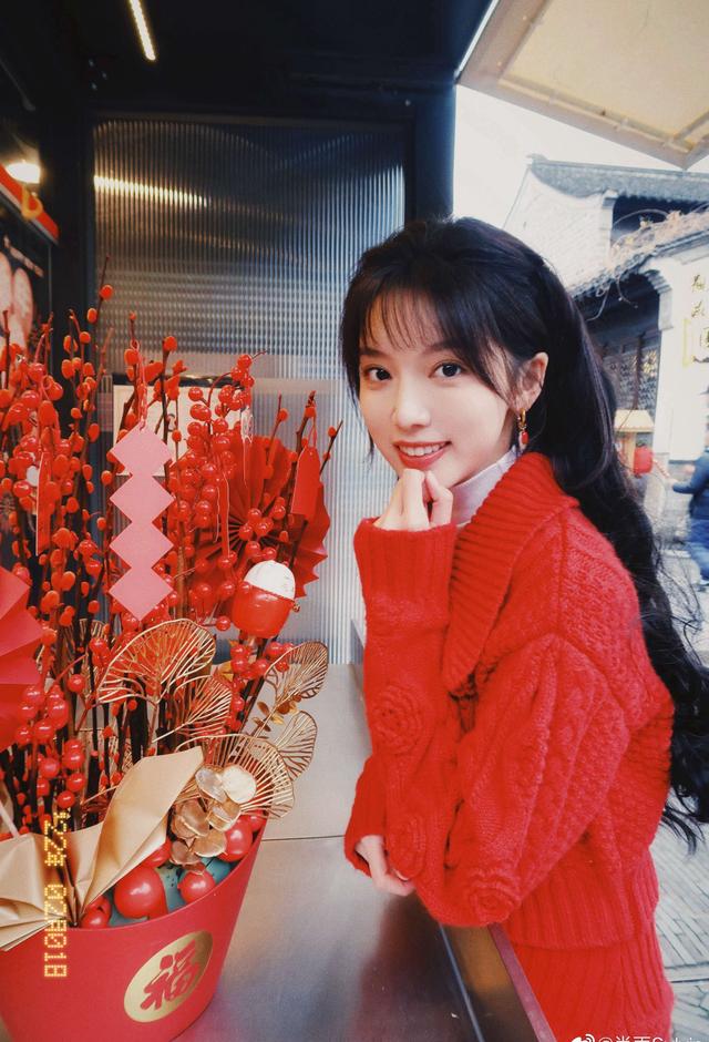 肖雨红色毛衣,美丽可爱!_高清图集_新浪网