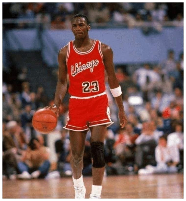 乔丹当年从瘦子变成肌肉男,究竟经历了啥?蜕变太迅速!