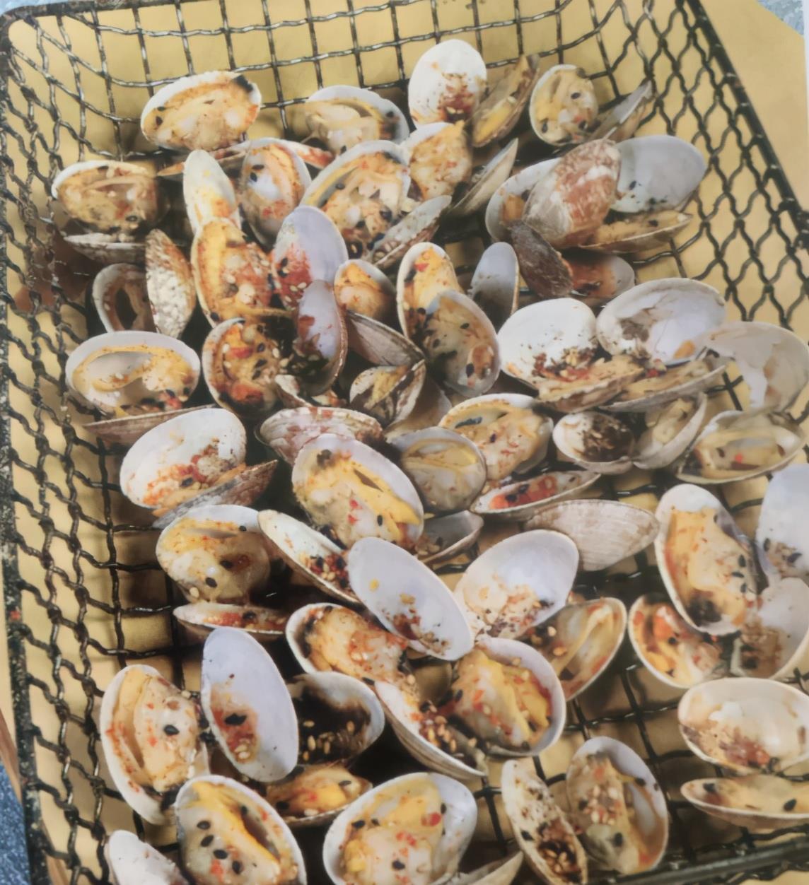 炭烤花蛤 香气浓郁口感复合 原汁原味非常好__财经头条