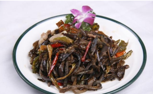 下饭茄子干,做法简单,口感脆实和劲道,别有一番风味