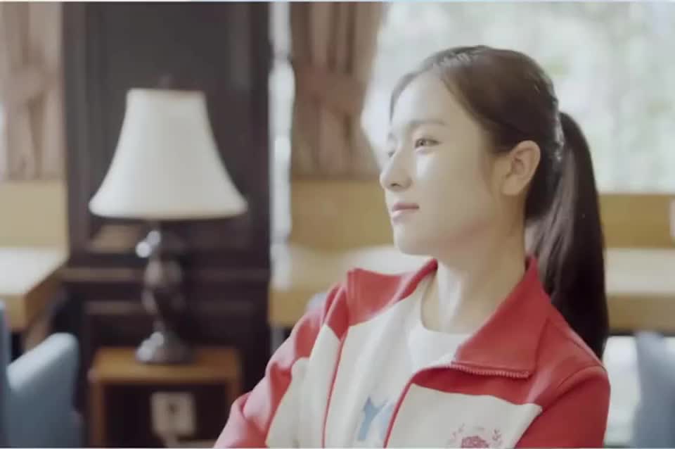 妥妥的校草 为您推荐: 南总难得一见的害羞 别想打扰我学习丨李兰迪