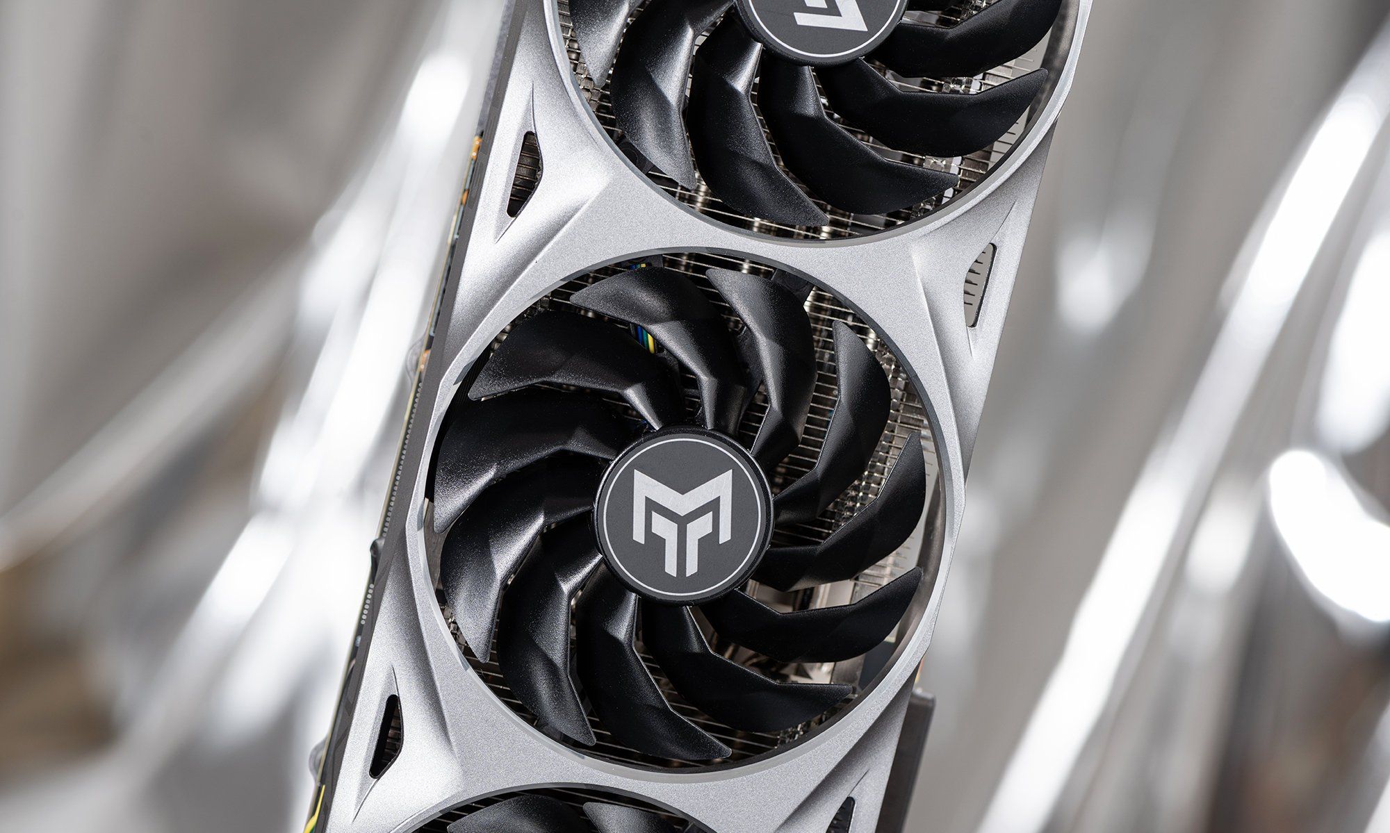 影驰rtx 3080金属大师图赏:硬核装甲 强劲性能