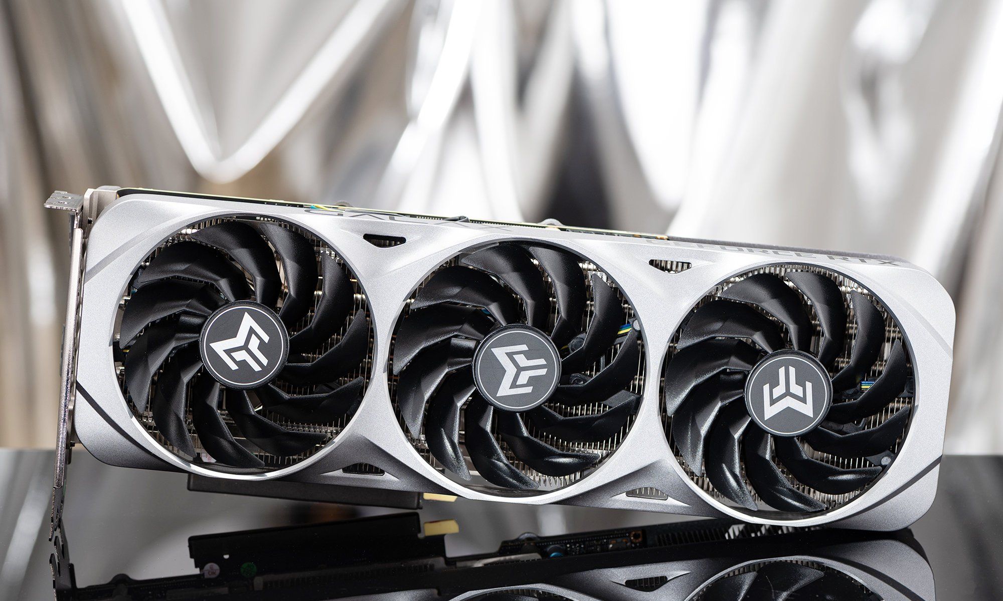 影驰rtx 3080金属大师图赏:硬核装甲 强劲性能