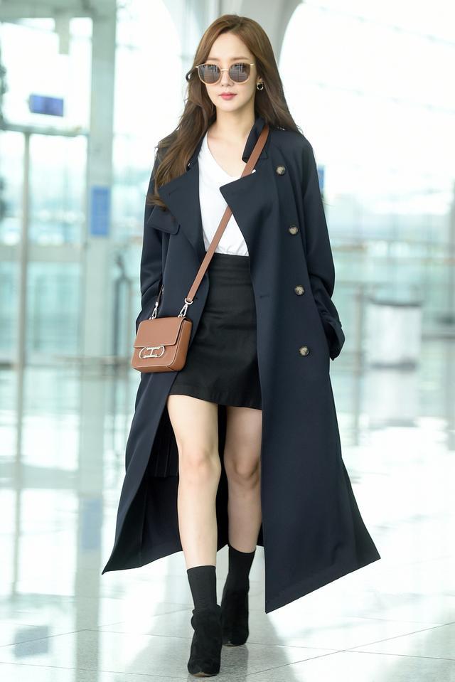 朴敏英真不一般穿抹胸鱼尾裙秀凹凸感太惊艳