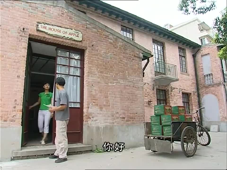 红苹果乐园:萧晴力扛10箱水,累倒在客厅,太难了!