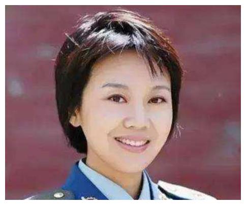 金星穿军装英姿飒爽,她却是"养猪小能手"|金星|军装|明星_新浪新闻