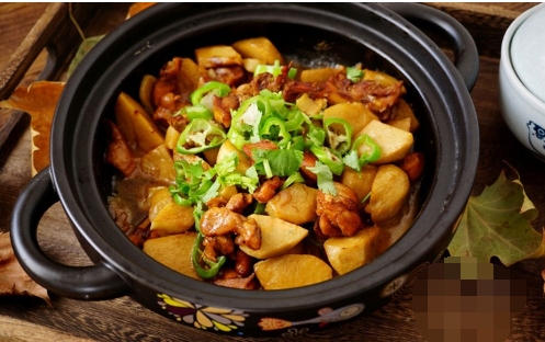 冬天最爱砂锅菜,热乎乎炖一锅,荤素都有还滋养,比吃炒菜好