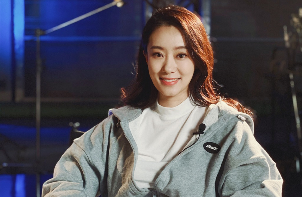 张小斐签约和颂传媒真正大气的是贾玲打脸了不少家族喜剧企业