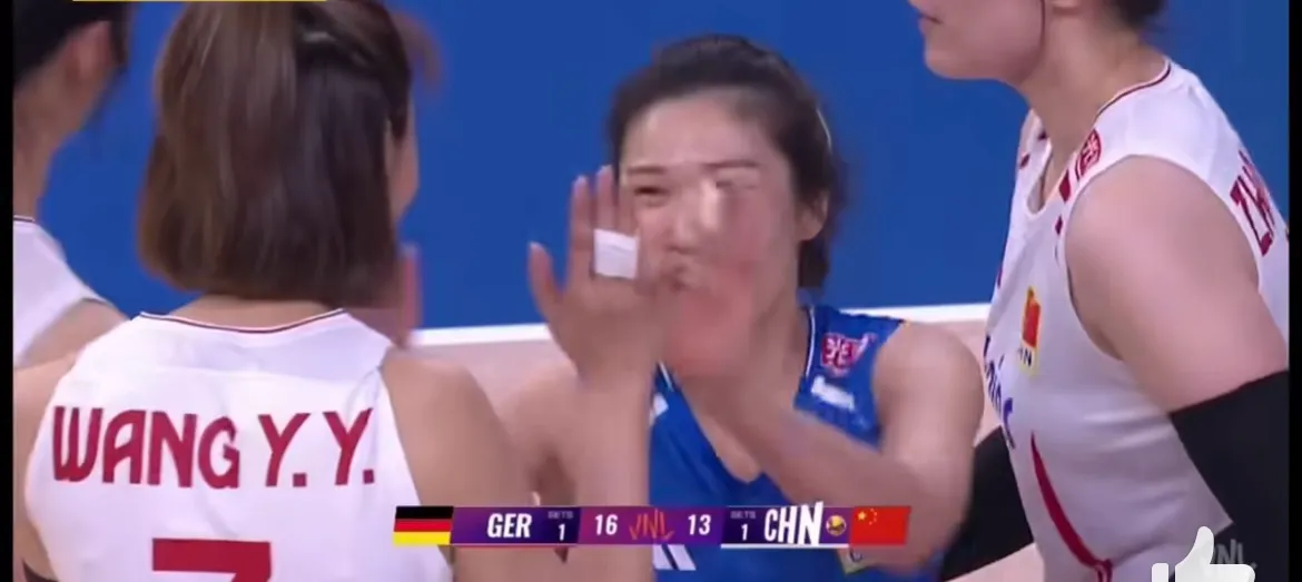 八年培养一场空！倪非凡替补又崩盘，女排自由人位置该培养新人了