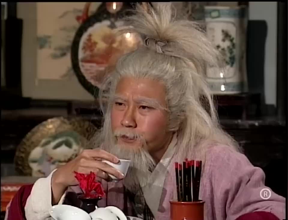 下人说夫人天下第一美,老顽童却说小龙女最美,谁料这是同一个人