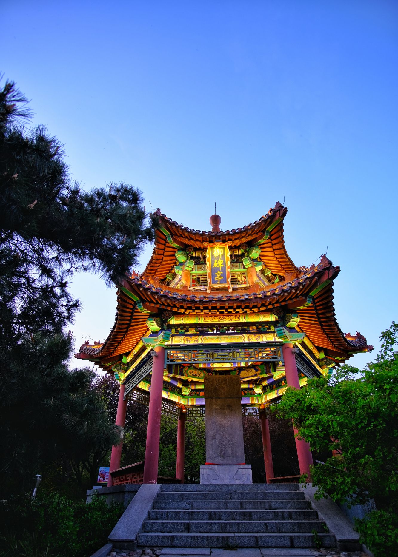 家门口的风景,泰山脚下暮色御碑亭_高清图集_新浪网