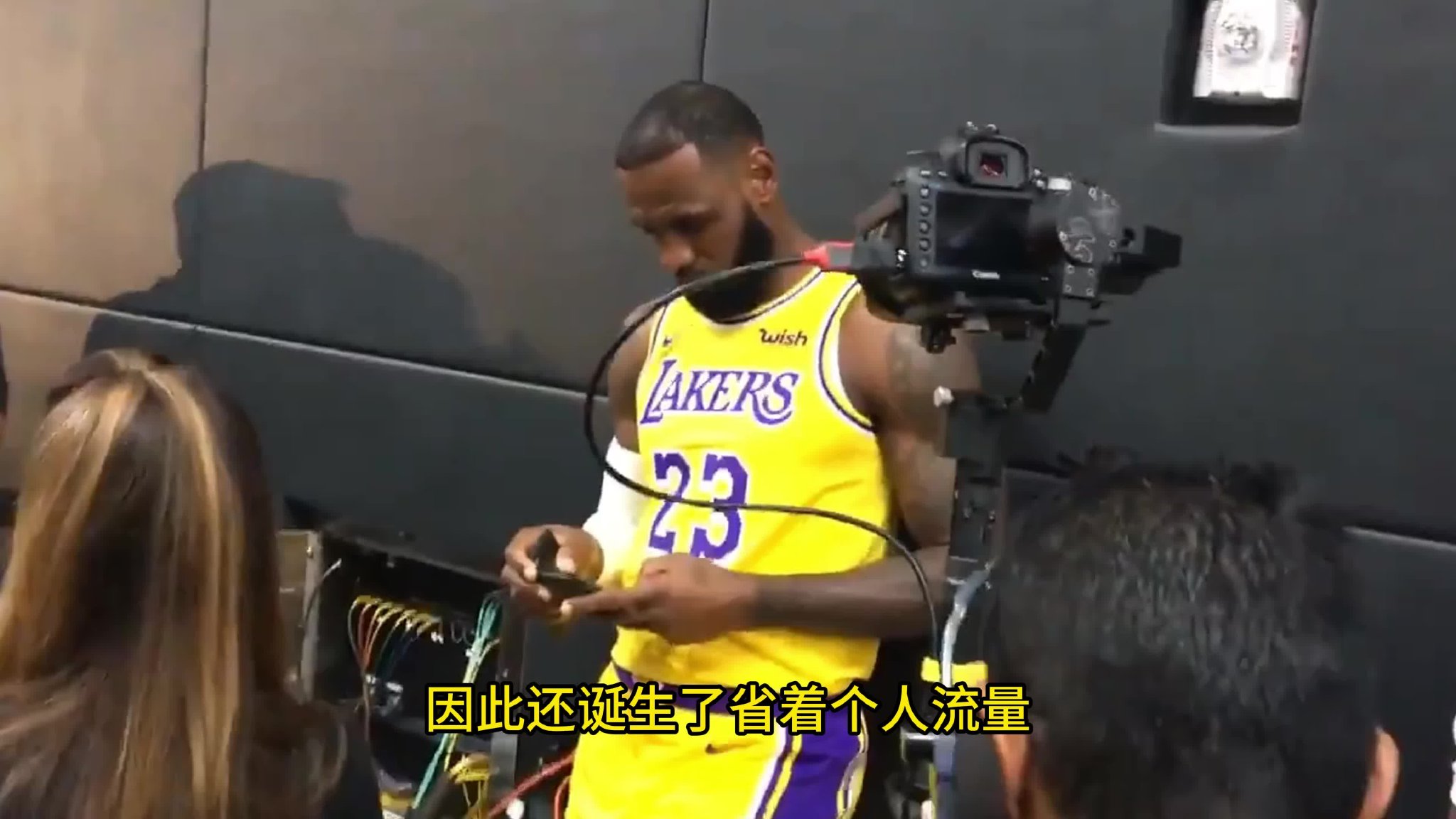 连锁反应!詹姆斯宣布退网之后,数据暴跌,湖人NBA杯出局_新浪新闻