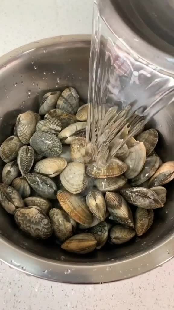 在也能做出饭馆味道的辣炒麻蚶子.