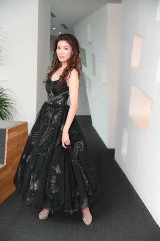 51岁叶全真自曝甲状腺出问题,双手不自觉发抖气喘,越吃越瘦