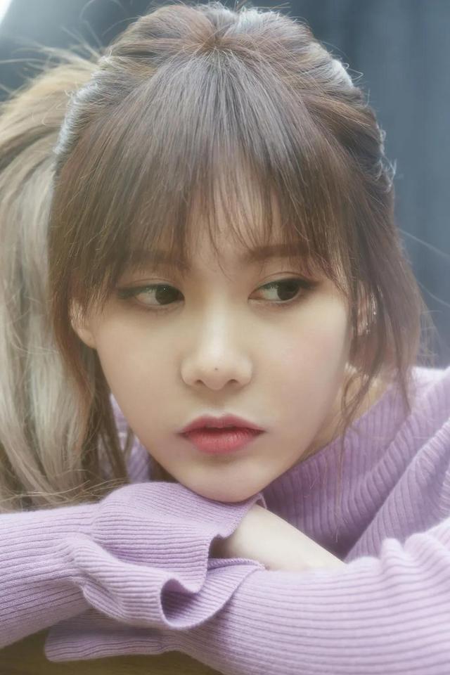 李居丽风情万种