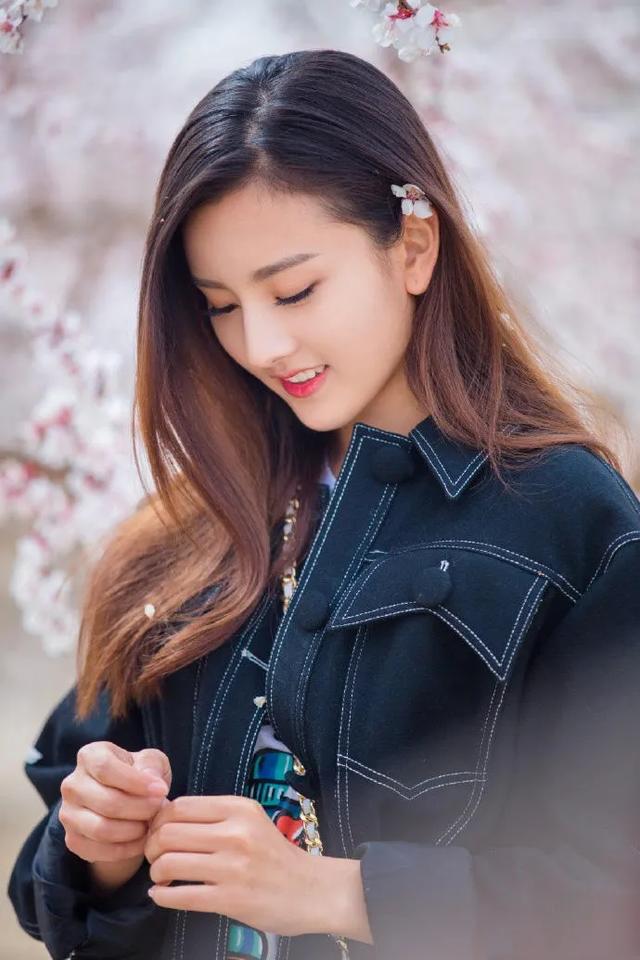 祖儿:青春靓丽妩媚迷人高清写真!__财经头条