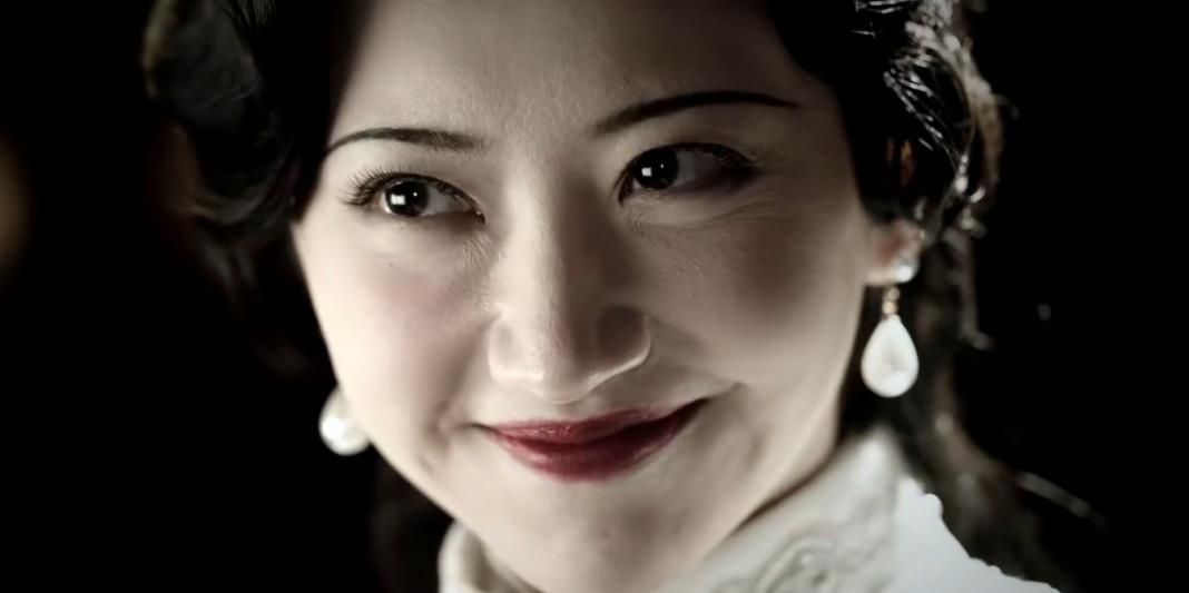 景甜浓妆下也难掩沧桑,眼袋下垂皱纹明显,穿的漂亮也没用!