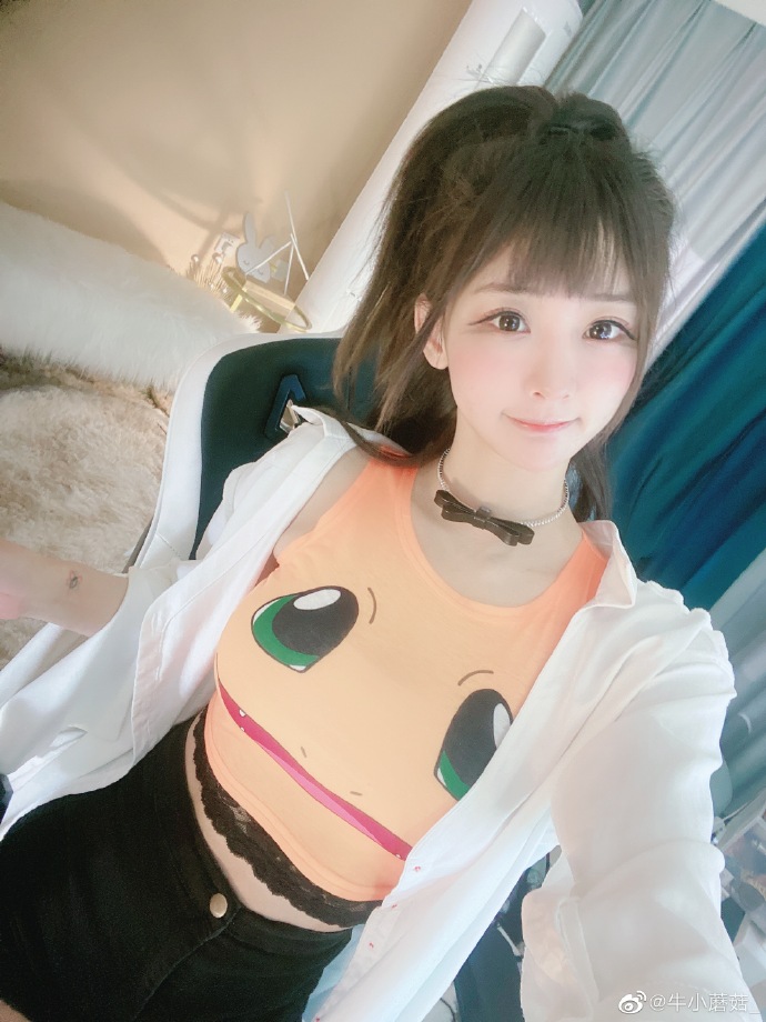 美女网红女主播牛小蘑菇迷人写真美照好看