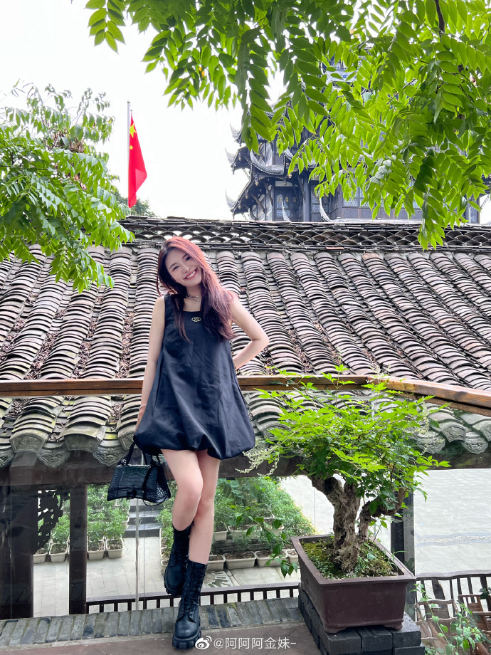 美女阿金妹迷人美照欣赏,笑起来好甜啊