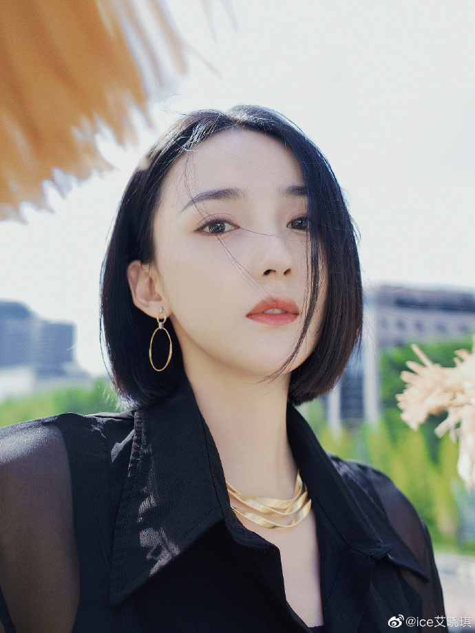 美女演员艾晓琪写真美照欣赏,真好看啊