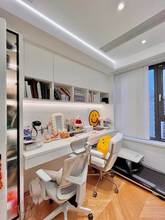 双人位的书房工作台或电竞房装修