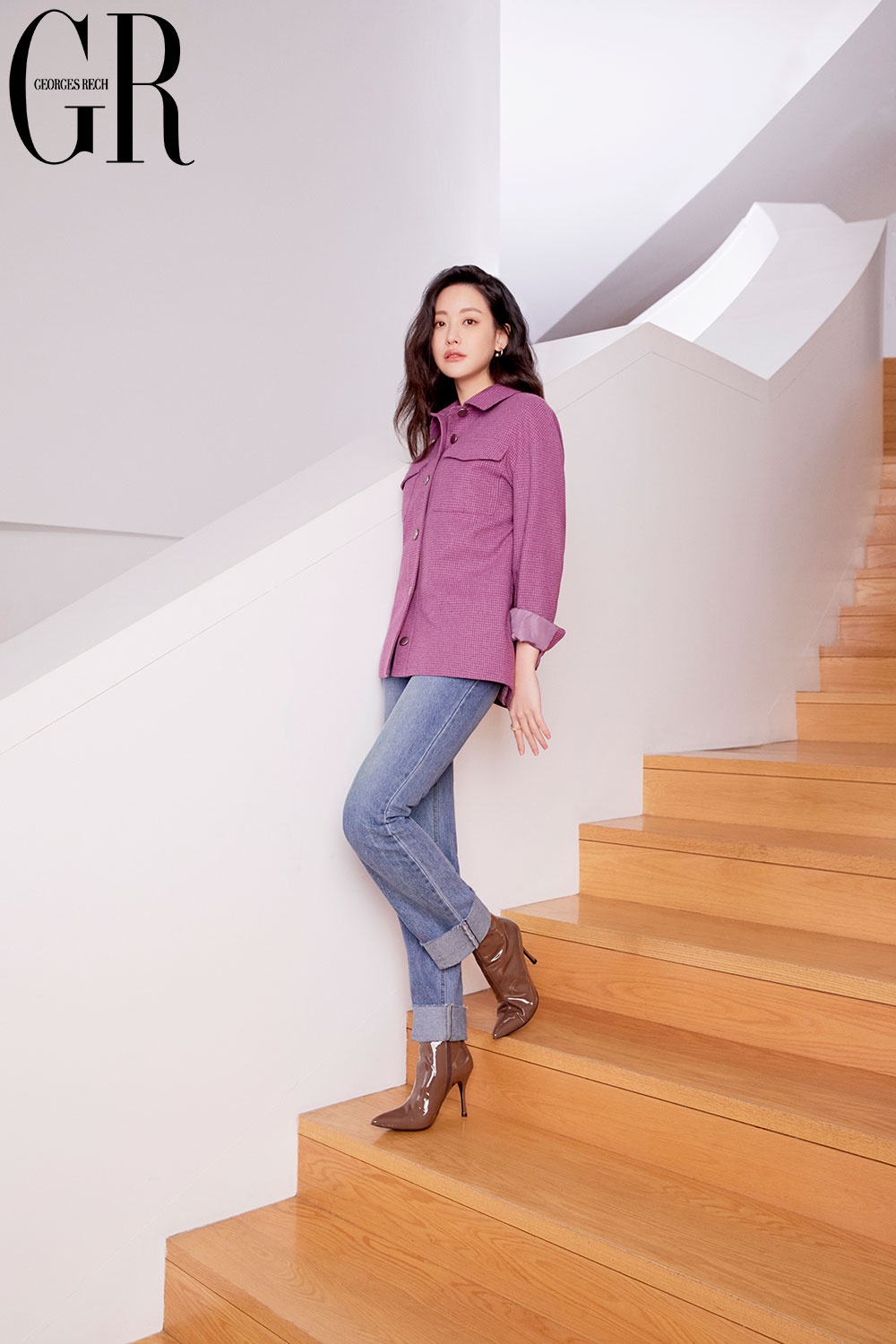 韩女星吴涟序拍宣传照 色彩搭配展干练气质