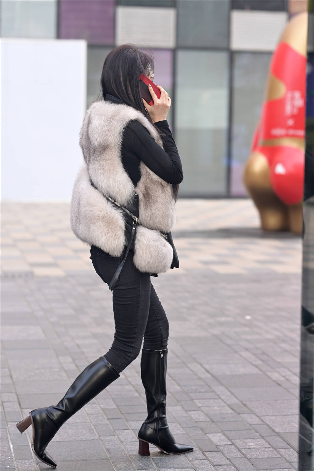 紧身牛仔裤搭配长靴冬季的常见搭配每个人都不一样