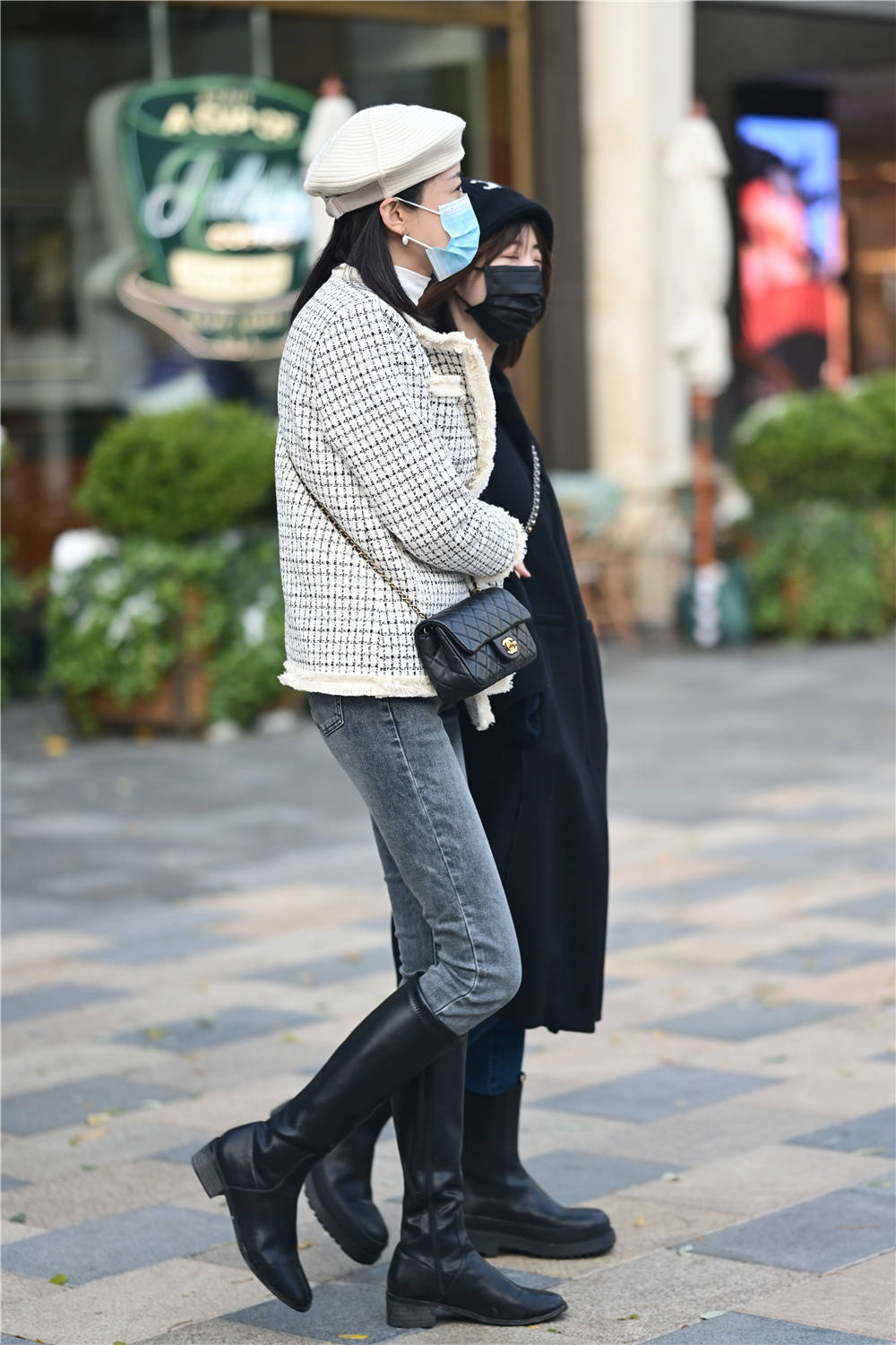 紧身牛仔裤搭配长靴冬季的常见搭配每个人都不一样