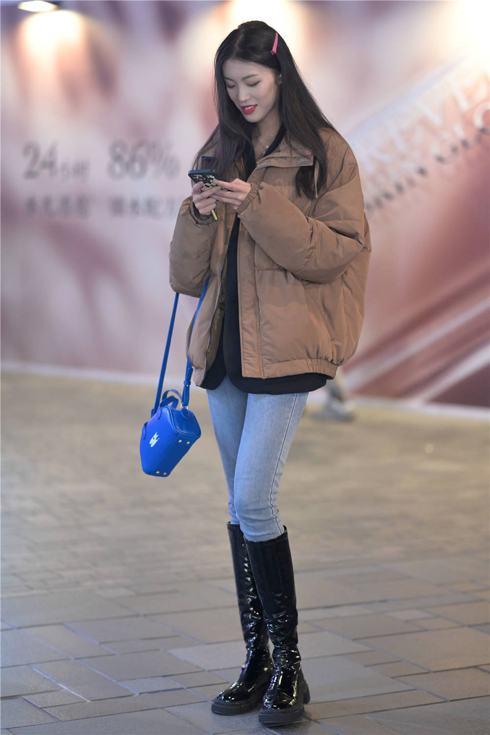 紧身牛仔裤搭配长靴冬季的常见搭配每个人都不一样