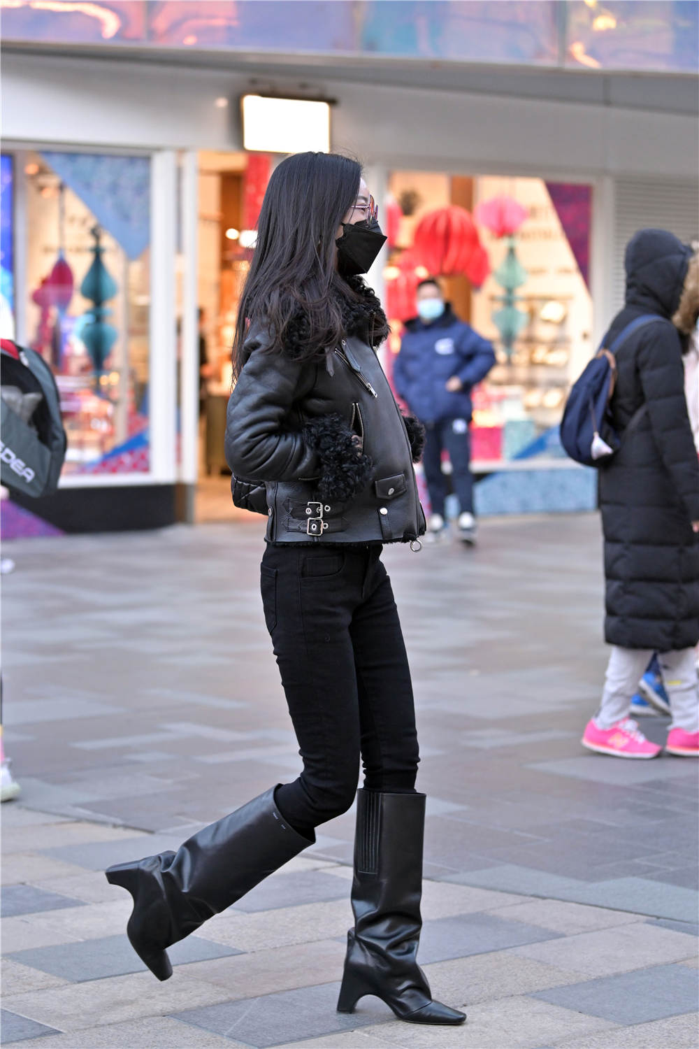 长靴要搭配出保暖感觉,还是要和紧身裤组合,显身材,还很酷|长靴|紧身