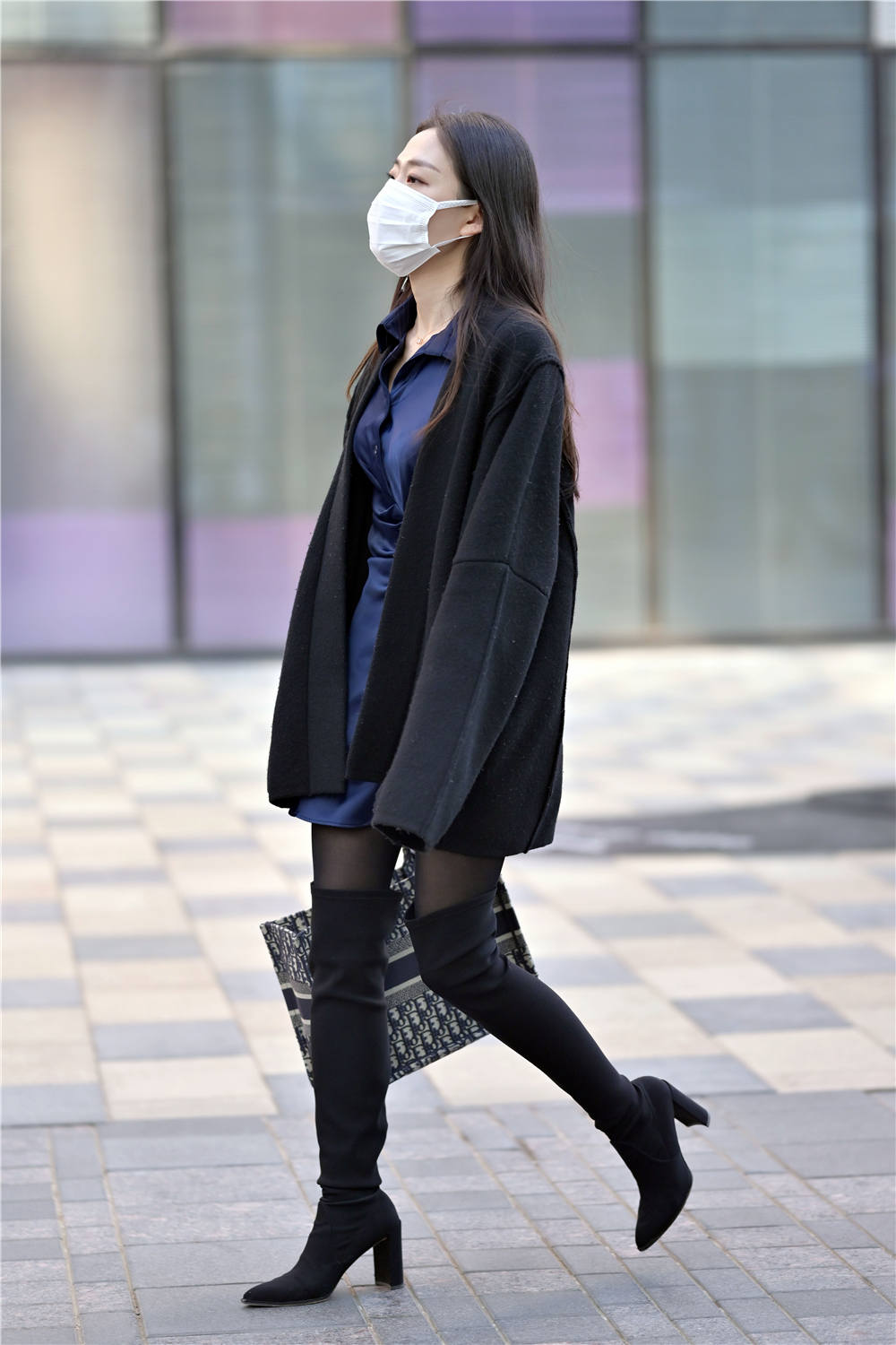 大腿靴也有不少人选择,穿出特别的感觉|过膝靴|美女|长靴_新浪新闻