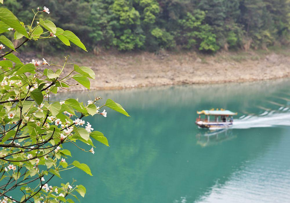 重庆北碚区胜天湖湖湾曲折的人工湖