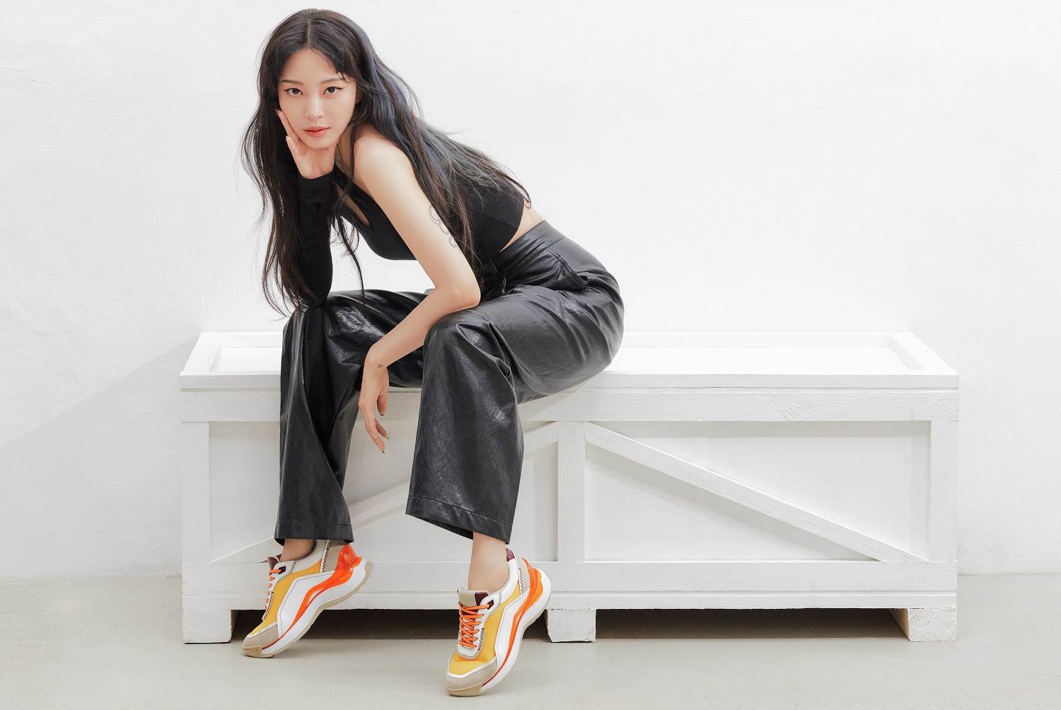 韩艺瑟最新代言宣传照曝光秀早春时尚潮流