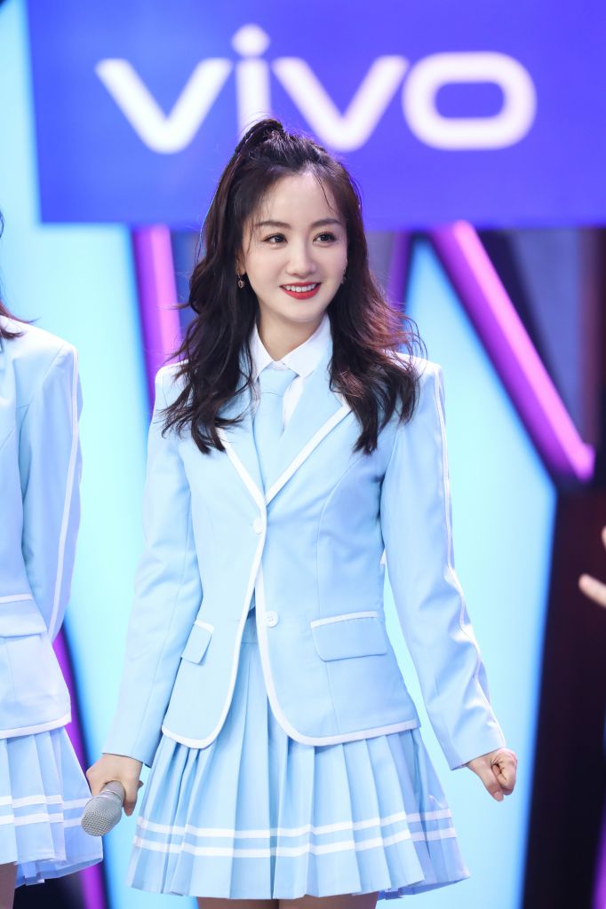 杨蓉《快乐大本营》挑战rap 组女团出道表演"可爱女人"