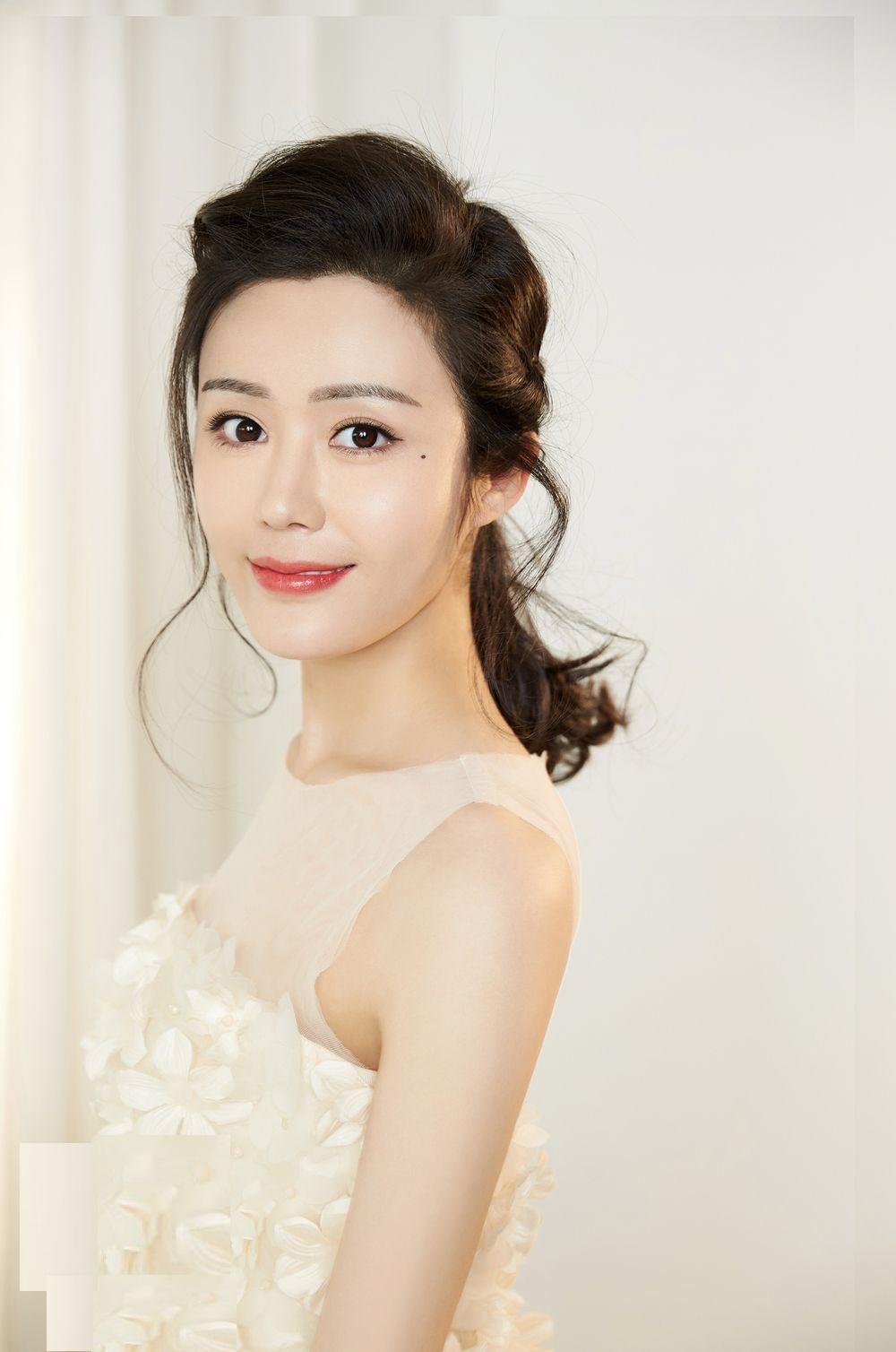 女演员汤晶媚妩媚迷人楚楚动人