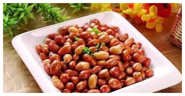 炸花生米时万万不可只放油多加1步花生酥脆放7天不返潮