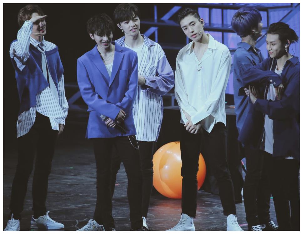 当着小鬼的面,艾热cue蔡徐坤打篮球,节目剪辑疑似故意引战