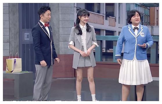 11年后,郑爽再扮"楚雨荨",舞台上的她穿着那件熟