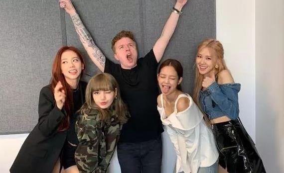 blackpink女团成员现身纽约街拍造型,个个都超美!