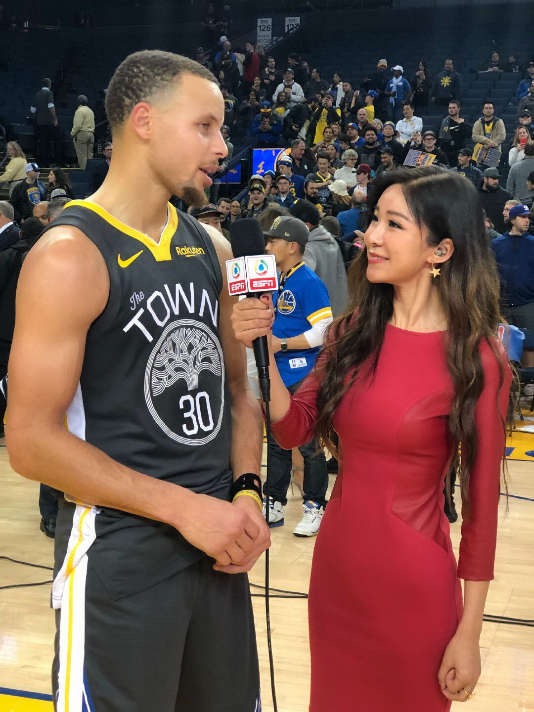 nba最美主播周玲安,带老公回娘家?美如阮玲玉,祝粥姐早生贵子