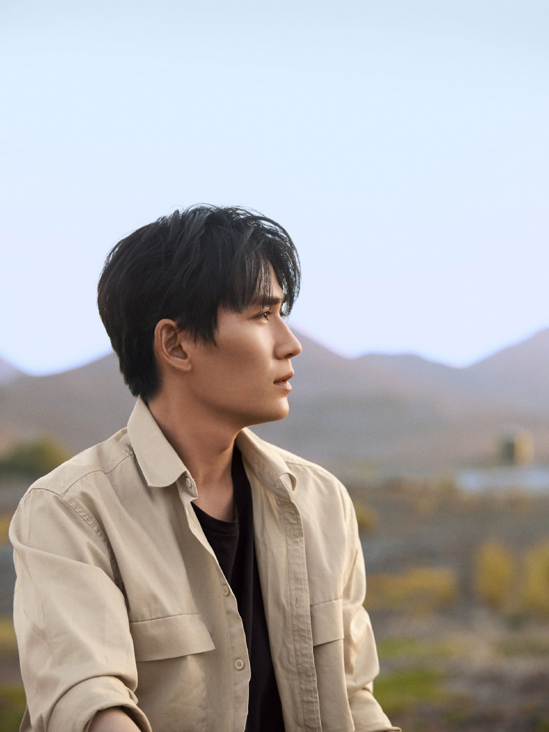 朱一龙搭配工装风造型风格大变样