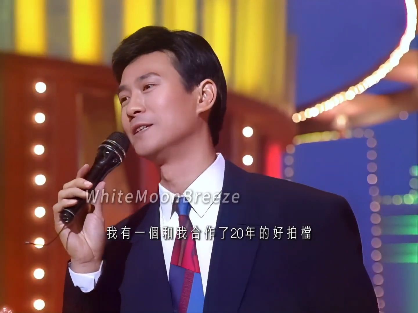 阿姐秋官又同框了，缠缠绵绵的样子一点没变！