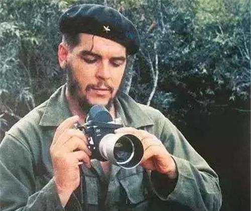 切格瓦拉行刑后照片流出遭心腹出卖身中9弹双手被砍掉