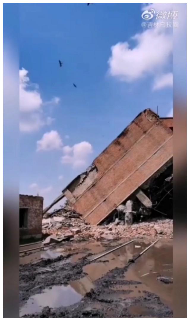 60年历史的舒兰矿务局吉舒选煤楼终于极不情愿的倒下了