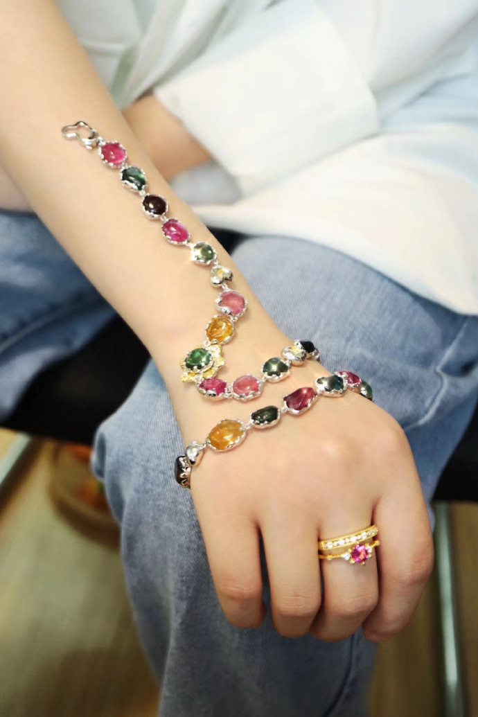 水晶手链戴左手还是右手你还在纠结吗