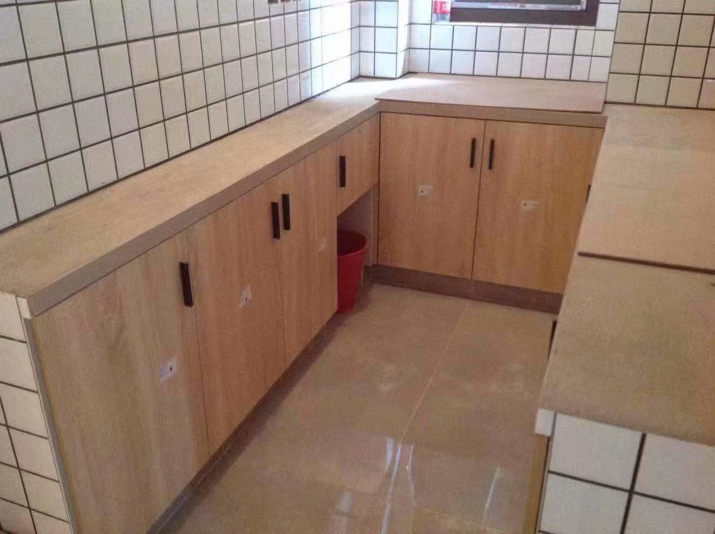 免漆板现场做柜子简单实用利用好每一寸空间