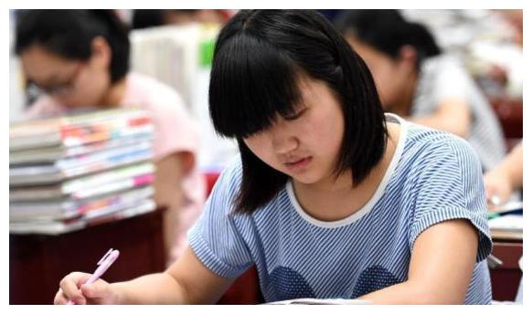 女孩填志愿失误没考上清华,父亲让她复读,再战高考后考了多少分休闲区蓝鸢梦想 - Www.slyday.coM 女孩填志愿失误没考上清华,父亲让她复读,再战高考后考了多少分休闲区蓝鸢梦想 - Www.slyday.coM