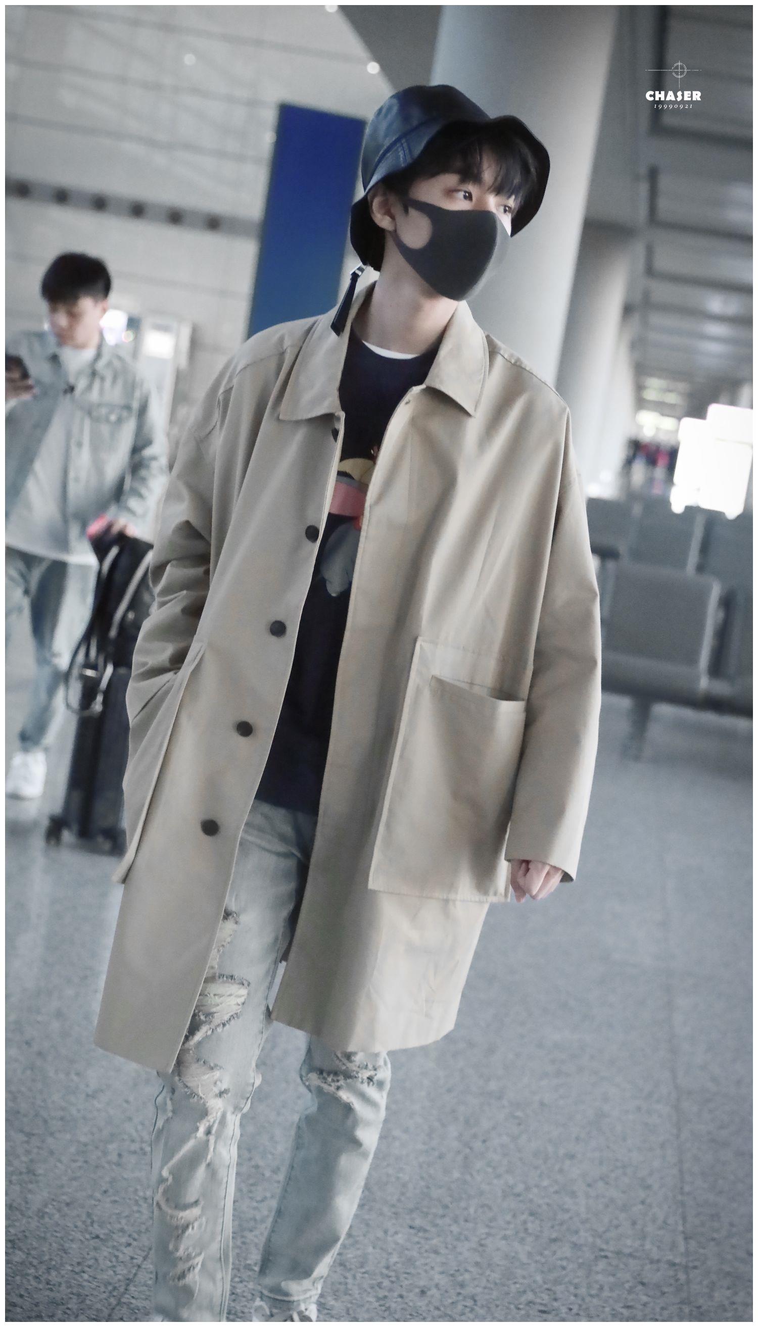 200908 王俊凯秋日风衣造型合集 将所有温柔收入囊中